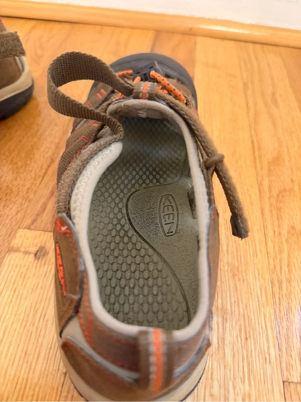 Keen washable water hiking shoes men’s size 6/38 orange/brown/khaki used - good